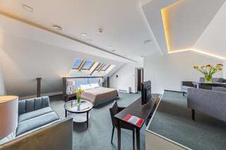 Отель Old Mill Hotel Клайпеда Люкс в мансарде-2