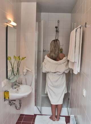 Отель Old Mill Hotel Клайпеда Двухместный номер с 1 кроватью или 2 отдельными кроватями-2